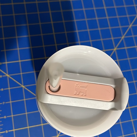 Stanley Tumbler, light pink, 20 oz, with straw - Picture 3 of 5